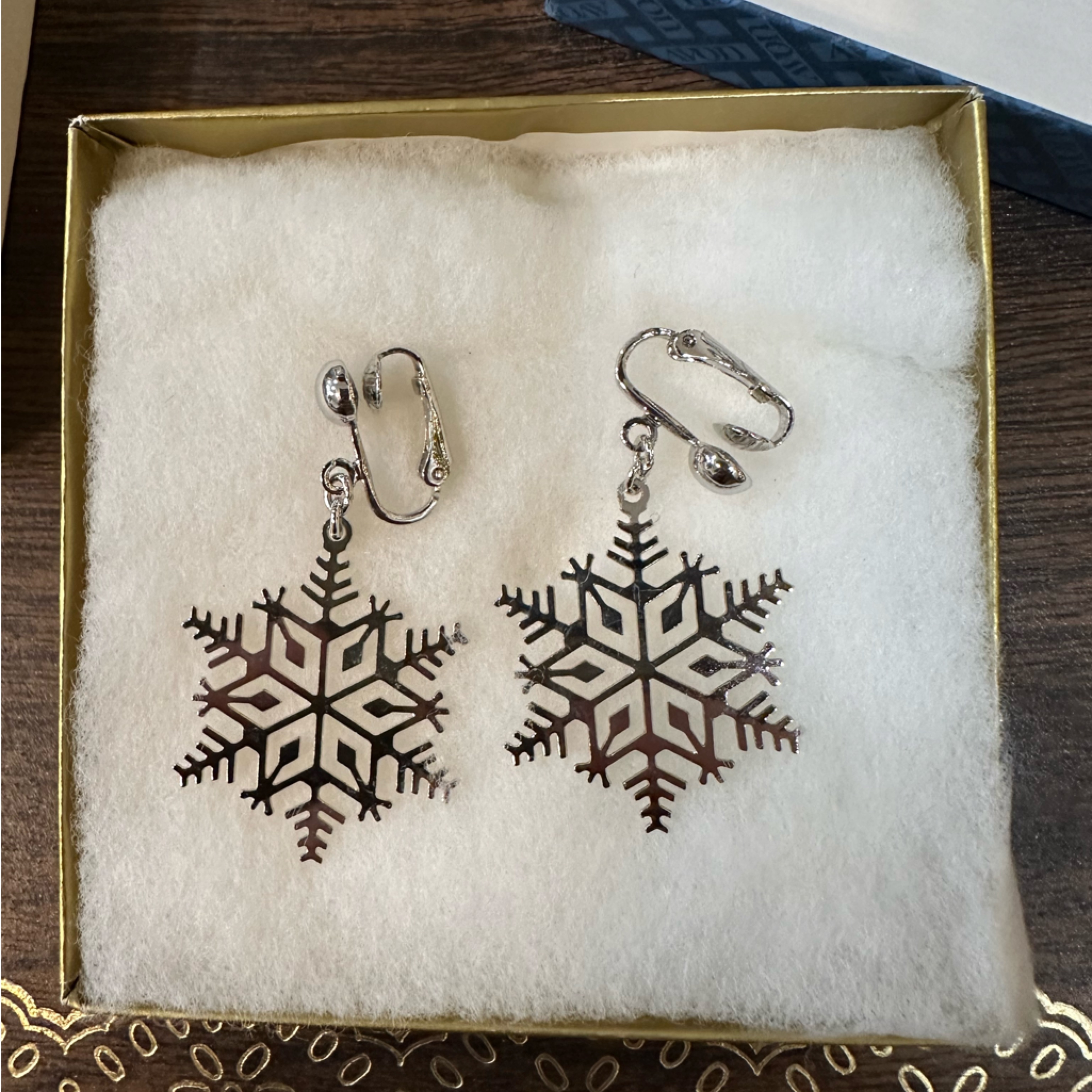 Vintage Avon Silver Snowflake Clip-On Earrings